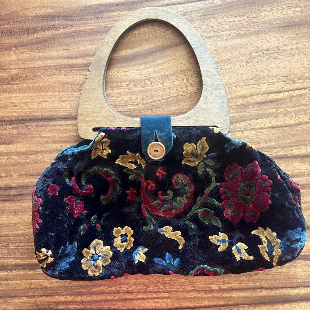 Vintage 1960s 1970s wooden handle purse. Excellent condition